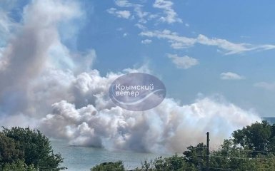 В Крыму сообщают о выстрелах и дыме возле Евпатории