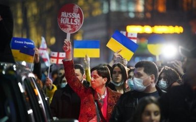В Грузии под гимн Украины требуют отставки правительства и досрочных выборов
