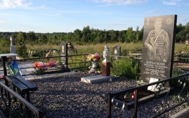 "Вони там були": ЗМІ показали фото пам'ятників військових РФ, які загинули на Донбасі