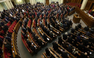 Партийная диктатура: в Украине вступил в силу скандальный закон