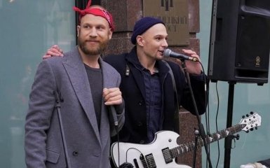 Украинский певец запел на улице Москвы: появилось видео