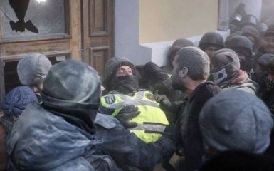 Нацгвардия назвала число пострадавших во время штурма Октябрьского дворца: опубликованы фото