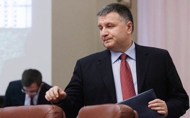 Треба вибрати, що страшніше: соцмережі продовжують обговорювати заяву Авакова про поліцію