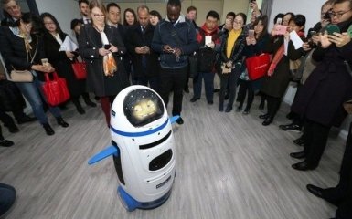 Робот впервые напал на человека, сеть взбудоражена: появились фото и видео