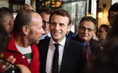 Макрону дали пощечину во время встречи с избирателями — видео