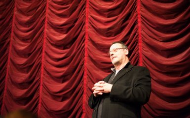 Жан Рено нагадує світу про викрадених українських дітей