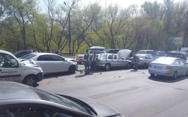 В Киеве столкнулись 5 автомобилей: появились фото