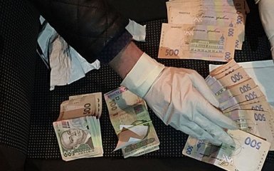 В Киеве чиновник попался на крупной взятке: появились подробности и фото