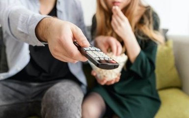 Названо найкращі серіали Netflix, які варто подивитися цього літа