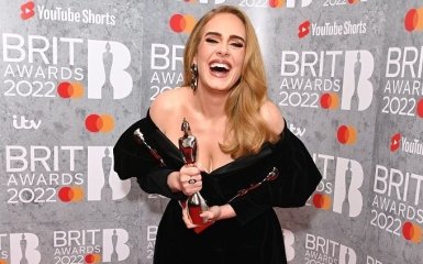 Адель появилась на церемонии вручения Brit Awards в платье украинского дизайнера