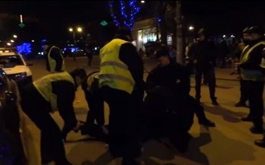 В Хмельницком полиция задержала неадекватного полковника: появилось видео