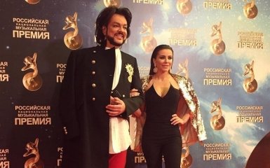 Ани Лорак прошлась под руку с Киркоровым по красной дорожке Кремля: появились фото и видео