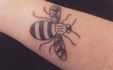 "Манчестерская пчела": британцы делают татуировки в память о погибших во время теракта