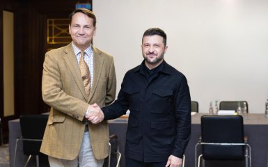 Сикорский призывает Венгрию прийти в себя