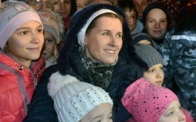 В Одессе фанатку Путина и ДНР вынудили петь на улице: появились фото и видео