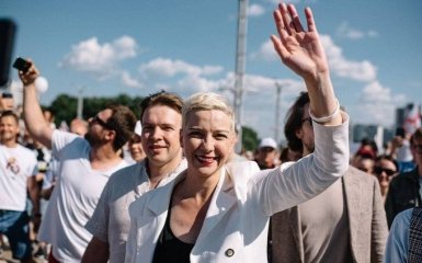 Суд в Минске приговорил оппозиционеров Колесникову и Знака к 11 и 10 годам колонии