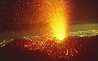 В Европе проснулся вулкан Этна — видео