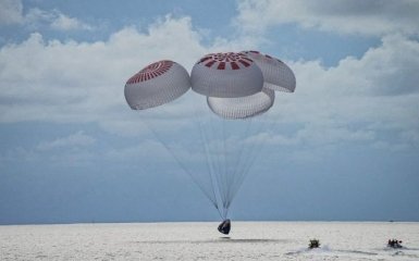 Миссия SpaceX с непрофессиональными астронавтами вернулась на Землю