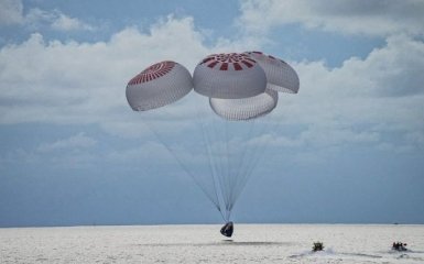 Миссия SpaceX с непрофессиональными астронавтами вернулась на Землю