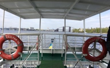 В Киеве состоялся тестовый запуск речного трамвая: появились фото и видео