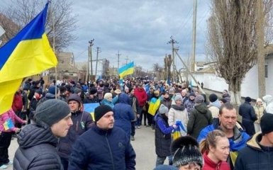 У Каховці окупанти відкрили вогонь по протестуючим місцевим жителям