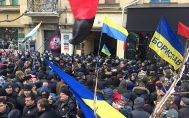 Біля суду між соратниками Саакашвілі і поліцією сталися сутички: з'явилося відео