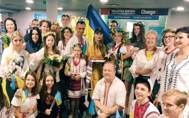 Тина Кароль спела гимн Украины в латвийском аэропорту опубликовано видео