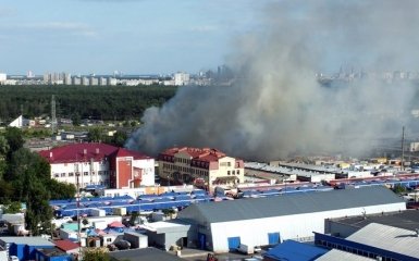 У Києві загорівся великий ринок: з'явилися фото і відео