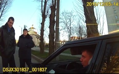 Поліцейським у Львові за затримання порушника загрожує 8 років: з'явилося відео