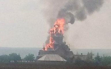 Оккупанты обстреляли и уничтожили Святогорскую лавру в Донецкой области