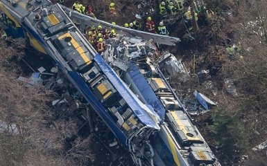 Количество погибших при столкновении поездов в Германии возросло