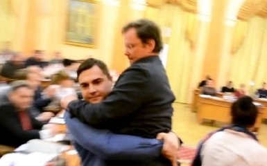Як Яценюка: заступника Саакашвілі на руках винесли з трибуни, з'явилося відео