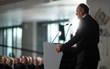 Туск дал понять, что не одобряет решение Навроцкого