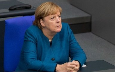 Меркель вимагала від Путіна відвести війська від кордону України