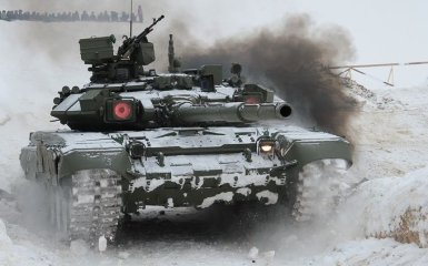 Тисячі одиниць важкої техніки, кораблів і військових: Росія продовжує стягувати до кордонів України потужну зброю