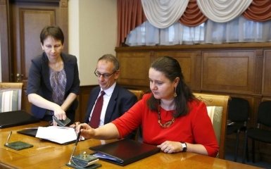 Самые дешевые в истории: Минфин поделился впечатляющими новостями