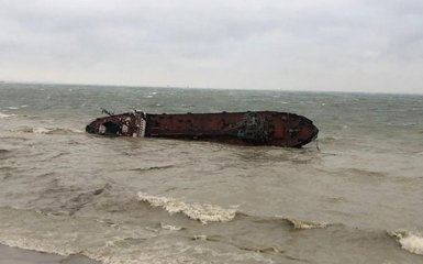 Концентрация вредных веществ повышается: появились тревожные данные с места аварии танкера под Одессой