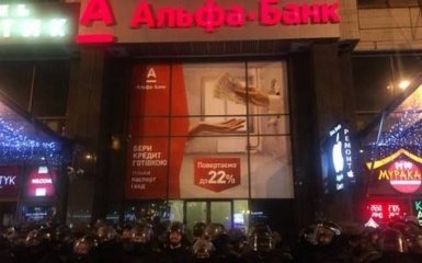 Погроми в центрі Києва: з'явилися нові фото і відео