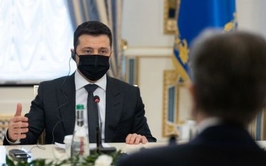 Зеленський назвав реальну причину від’їзду частини дипломатів з України