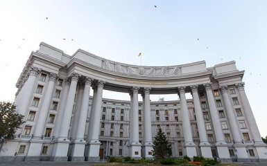 У МЗС України вимагають від РФ припинити відправляти «гумконвої»