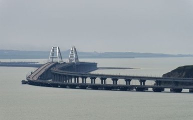 В РФ заявили о "уничтожении" трех морских дронов вблизи Крымского моста