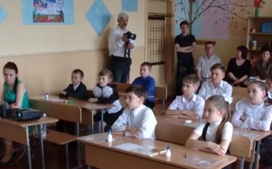 Детям на Донбассе устроили уроки о несуществующей "Новороссии": опубликовано видео