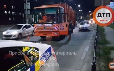 Сміттєвоз влаштував ДТП з поліцією: з'явилося відео
