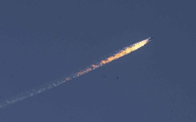 Боевой самолет союзников Путина рухнул на границе с Турцией: появилось видео