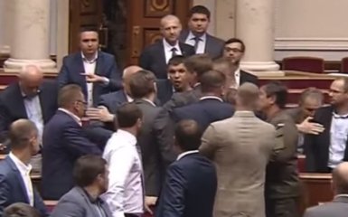 В Раде подрались депутаты: опубликовано видео