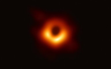 NASA показало, як чорна діра розірвала зірку - вражаюче відео