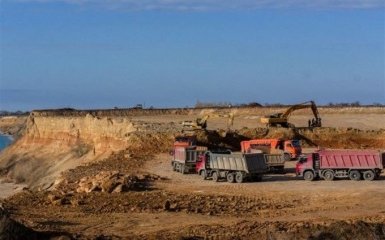 Росія майже знищила один з найвідоміших пляжів Криму: опубліковані фото