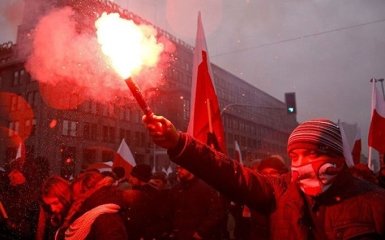 Україна зробила різку заяву через спалення прапора в Польщі