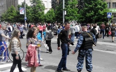 В Донецке людей не отпускают с митинга боевиков ДНР: опубликованы фото