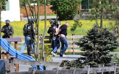 Мужчина, захвативший в Австрии банк, отпустил заложников и сдался полиции